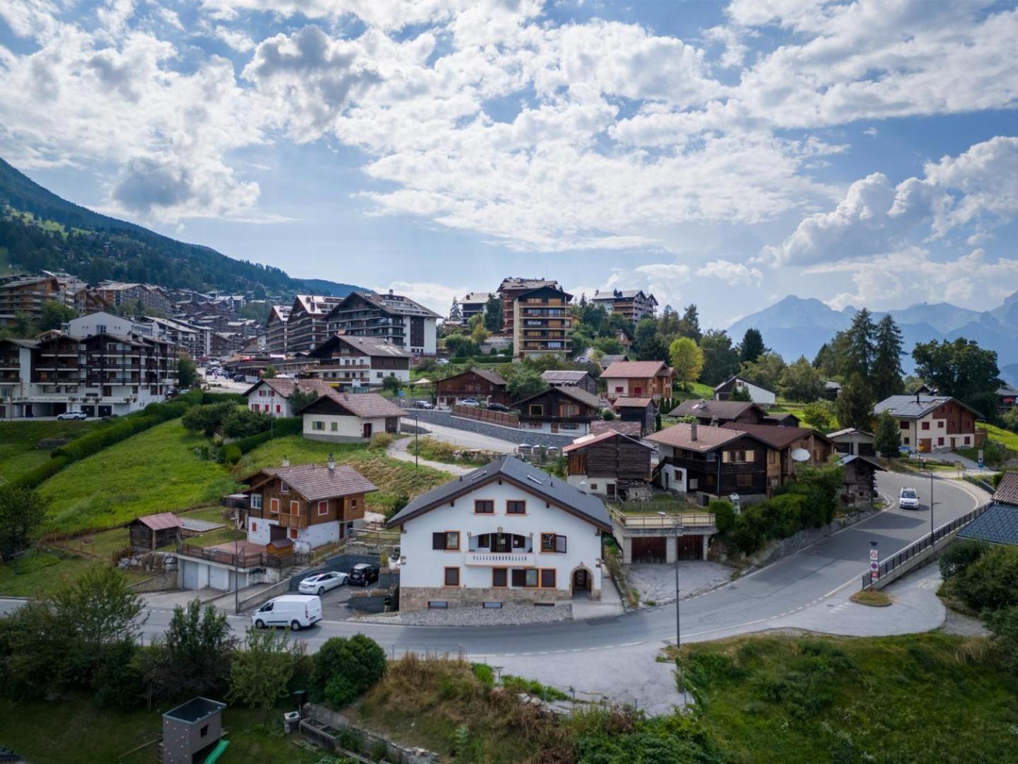 4 Valleys Modern With Free Parking Apartment *